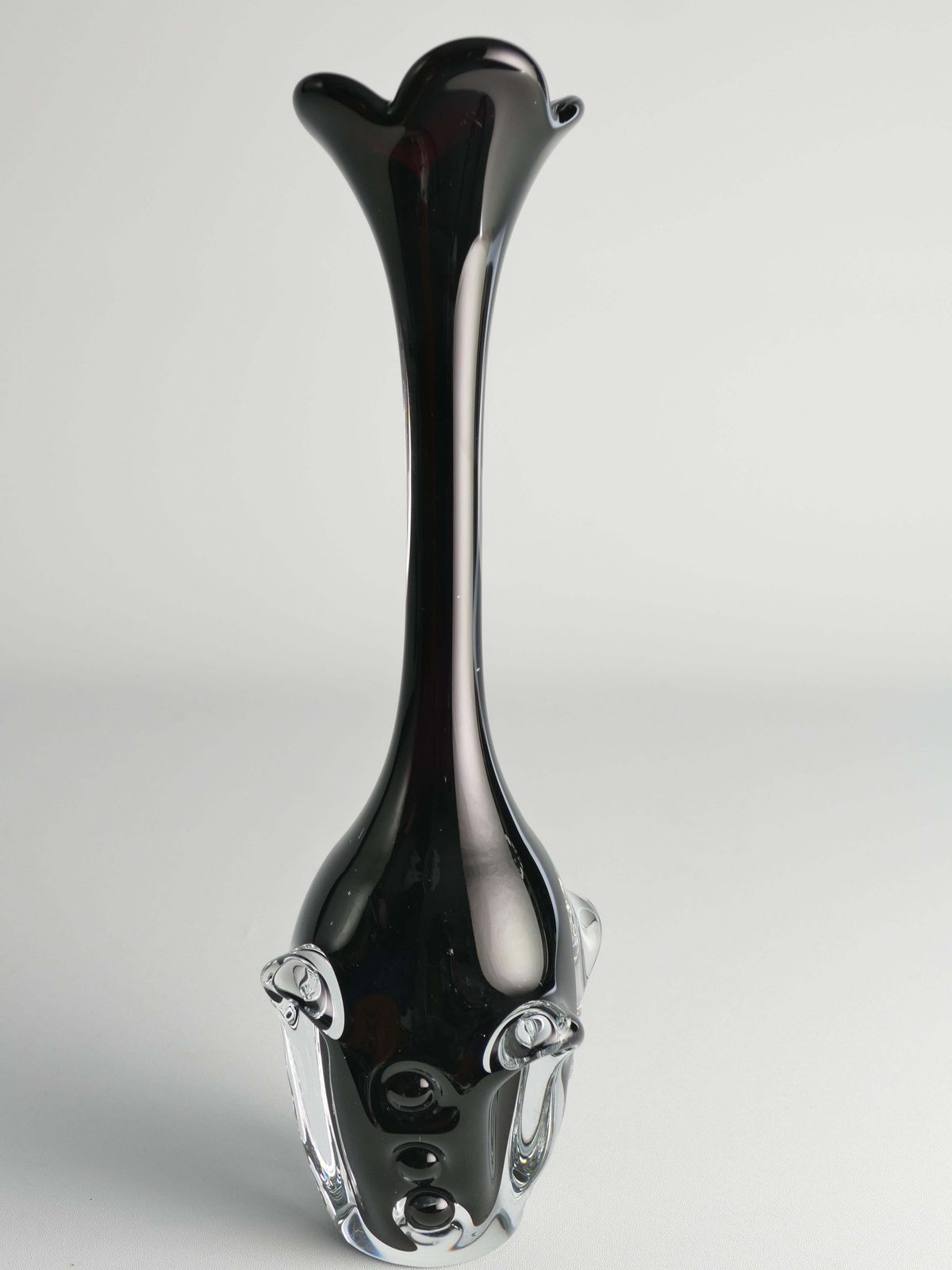 Scandinavian Modern Art Glass Vase By Börne Augustsson For åseda photo vinterior