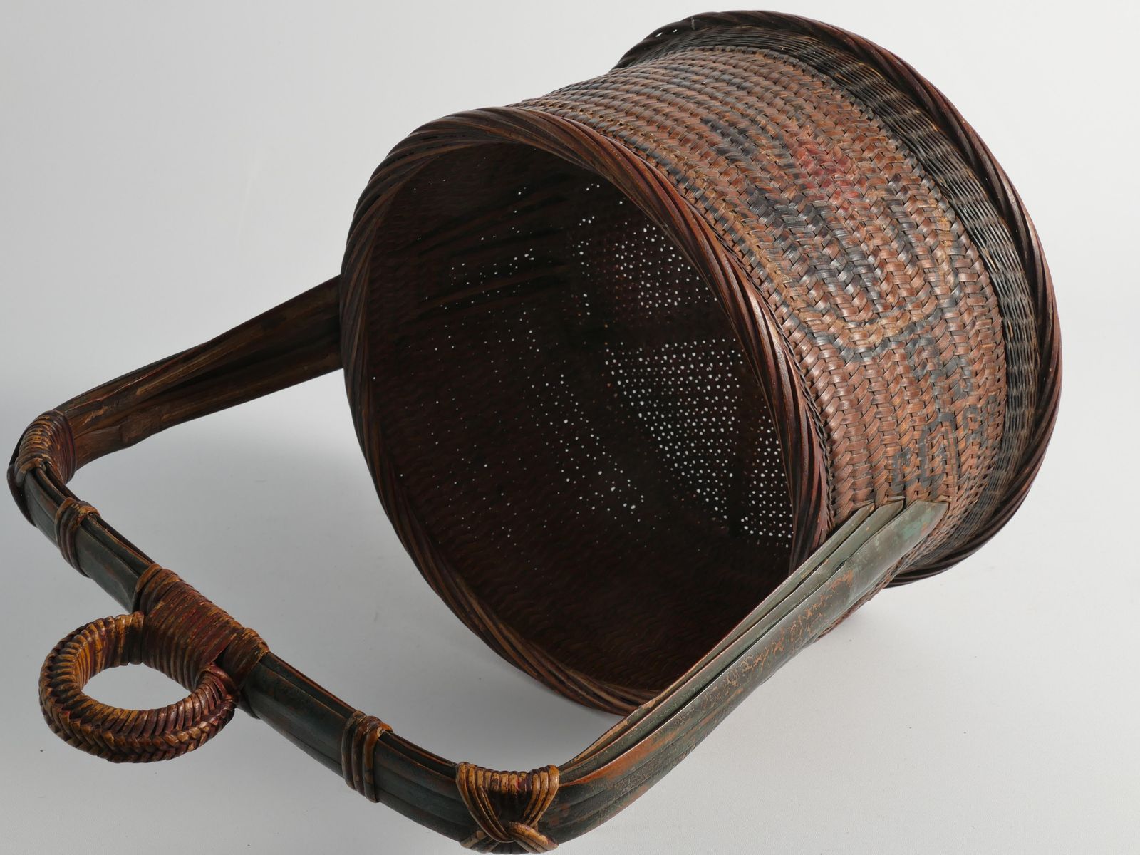 Early 20th Century Chinese Betrothal Or Wedding Basket With Peony And Bird Motif photo vinterior