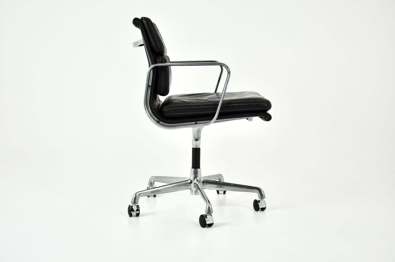 Black Leather Soft Pad Chair By Charles And Ray Eames For Icf, 1970s photo vinterior
