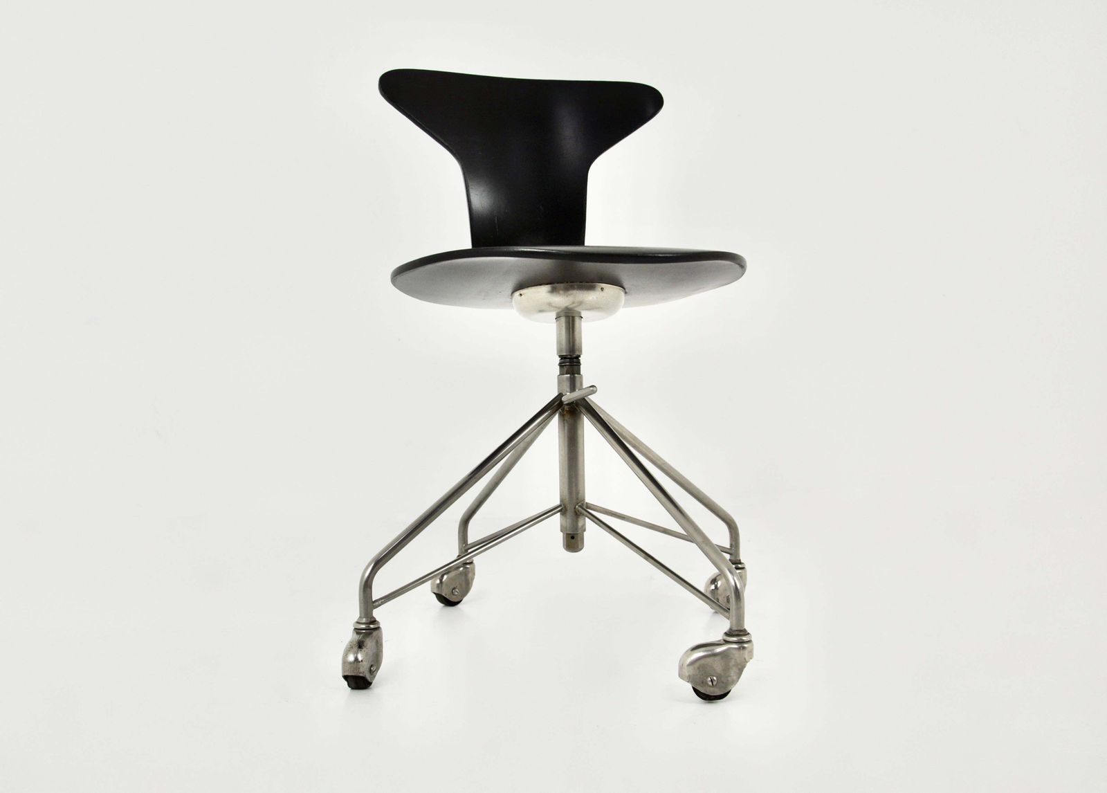 Chair Model 3117 By Arne Jacobsen For Fritz Hansen, 1950s photo vintage