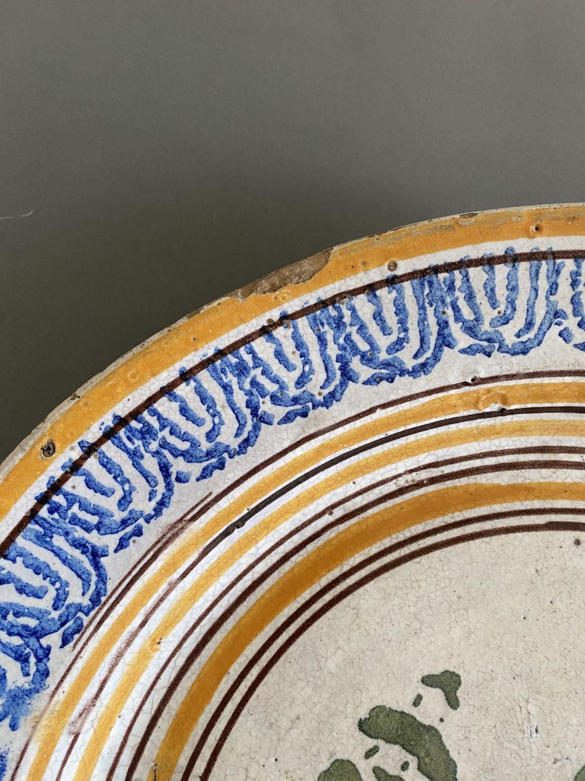 Plat en céramique ou pièce de milieu de table, Italie, fin du XVIIIe siècle photo for sale