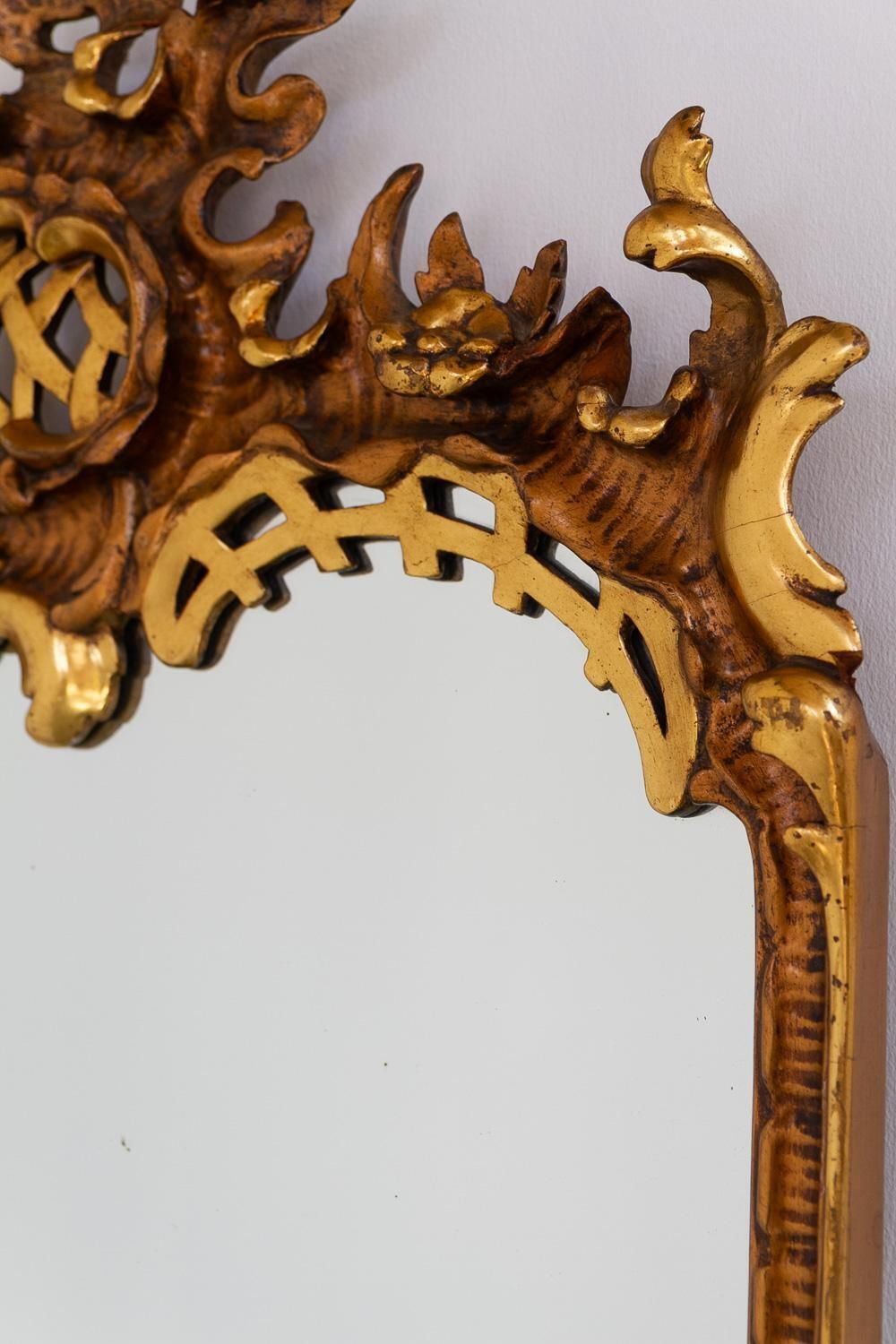 photo vintage Antique Italian Rococo Style Carved Giltwood Mirror, Late 19th Century.