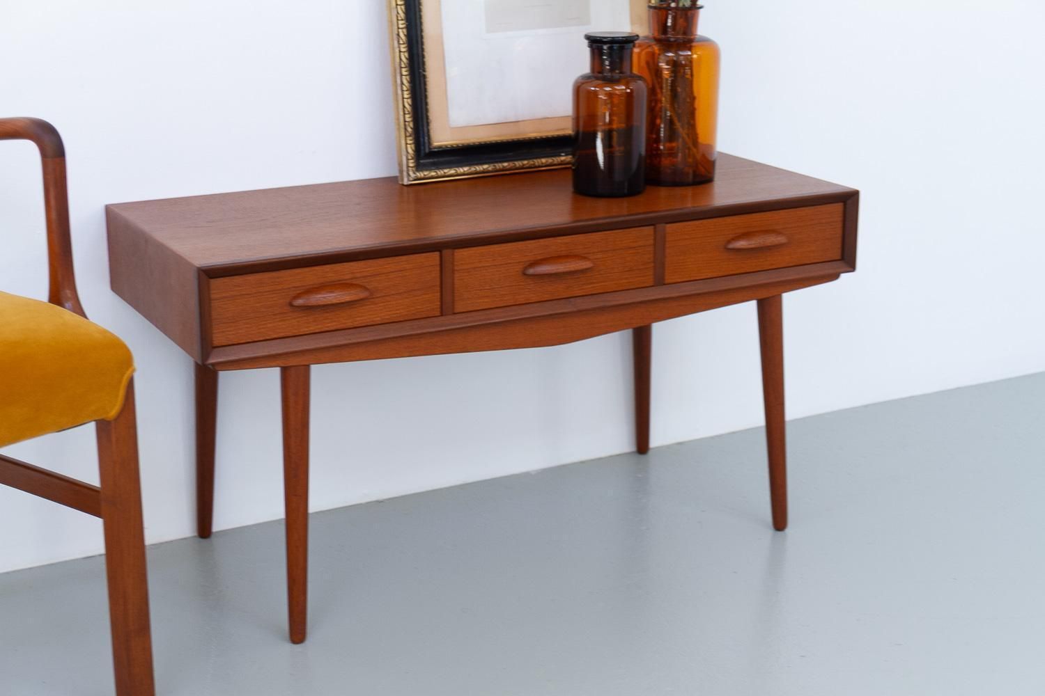 photo vintage Danish Teak Sideboard With Three Drawers, 1960s.