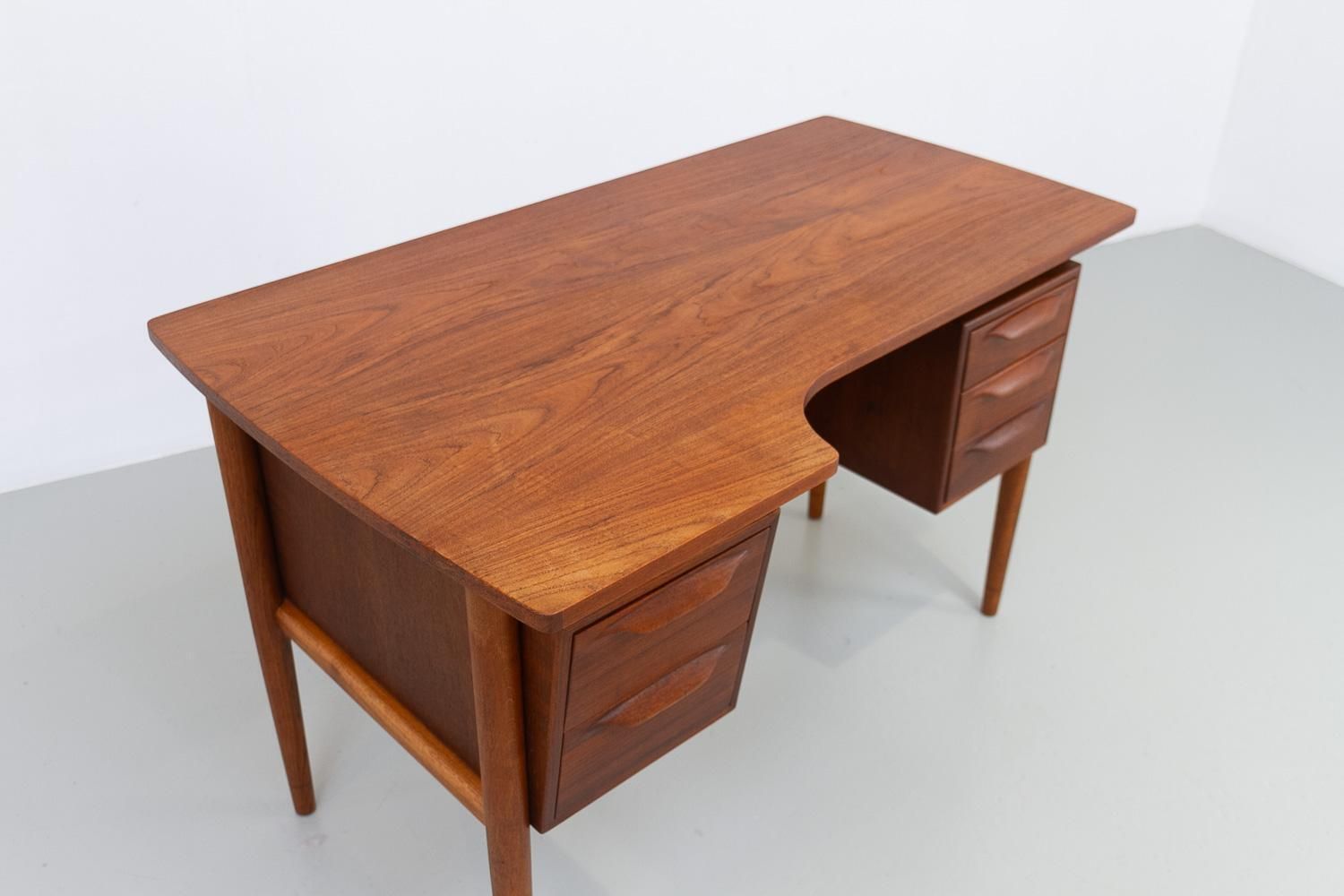 Danish Mid Century Modern Asymmetrical Teak Desk, 1950s. photo Furniture