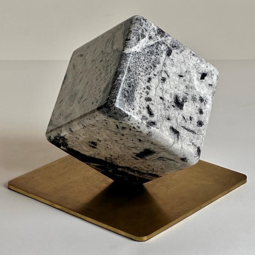 Late 20th Century Italian Black & White Rotating Marble Cube With Brass Basement photo vinterior