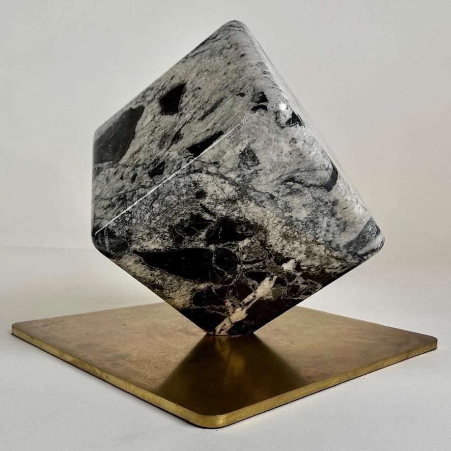Late 20th Century Italian Black & White Rotating Marble Cube With Brass Basement photo buy