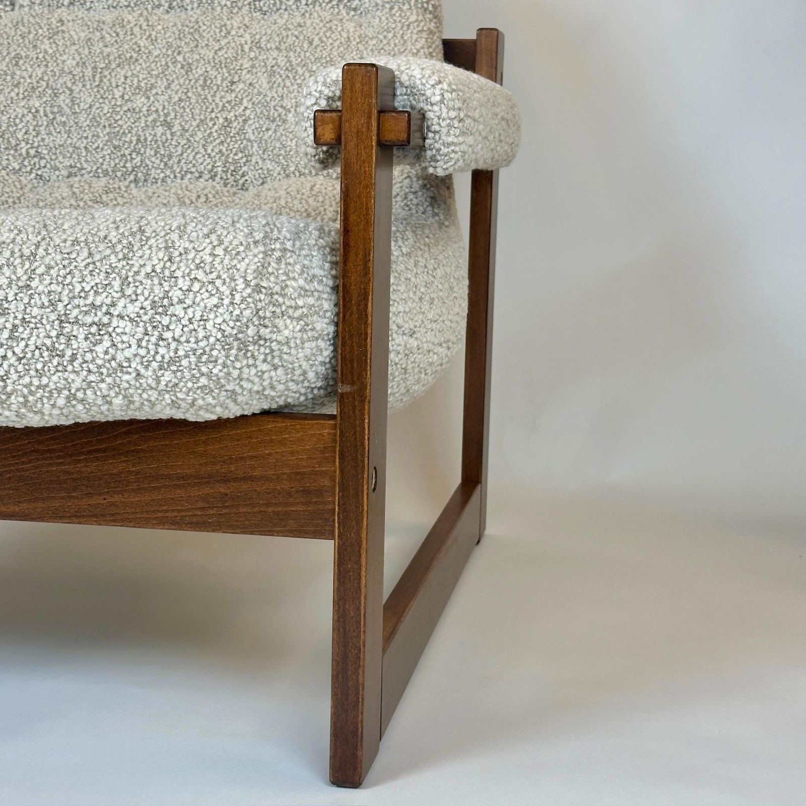 photo buy Pair Of Brazilian Wood & Beige Wool Bouclè Mp 163 Earth Chairs By Percival Lafer