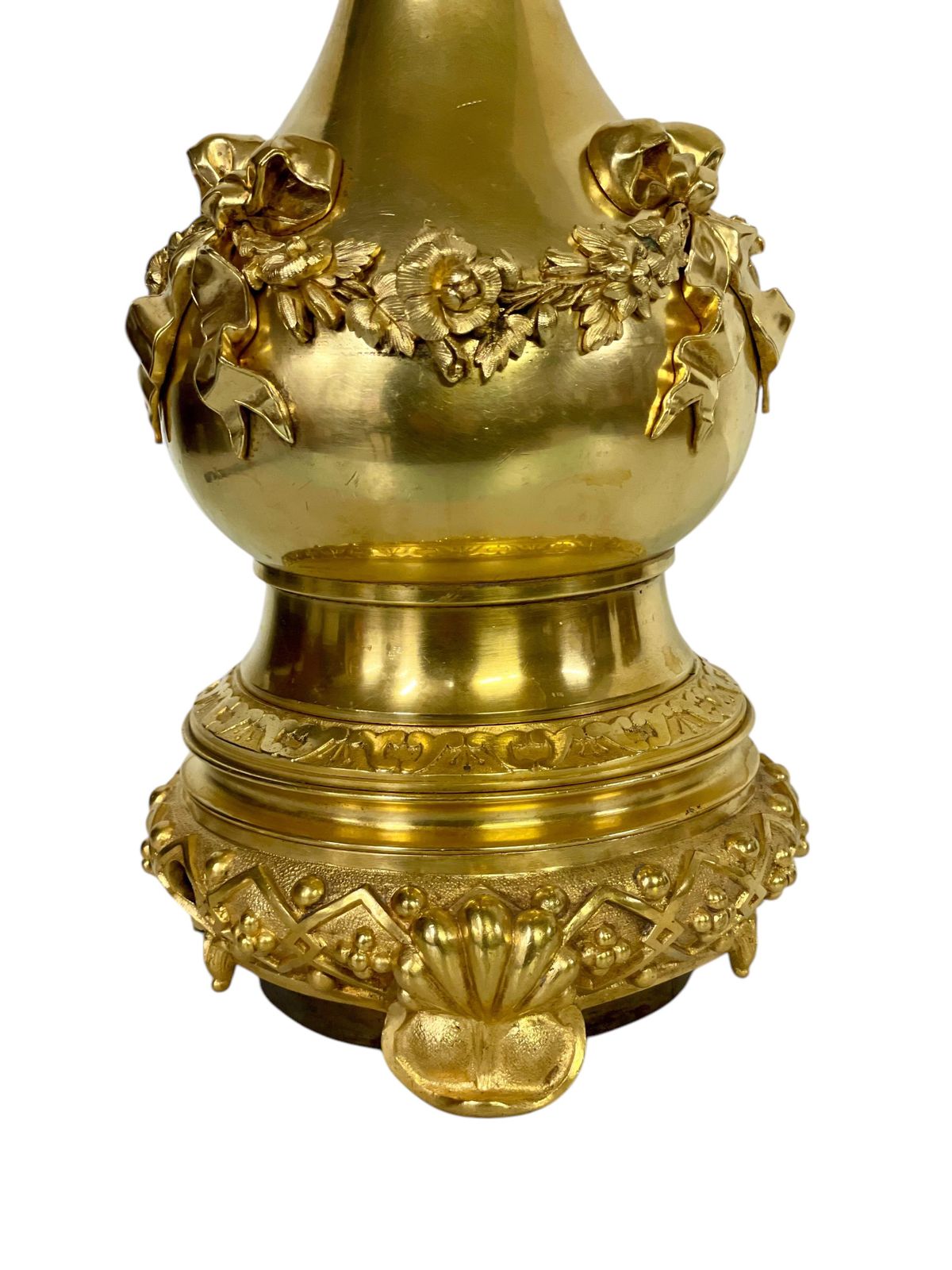 1746.0 Louis XVI Gilt Bronze Table Lamp With Roses And Ribbons, 19th Century photo