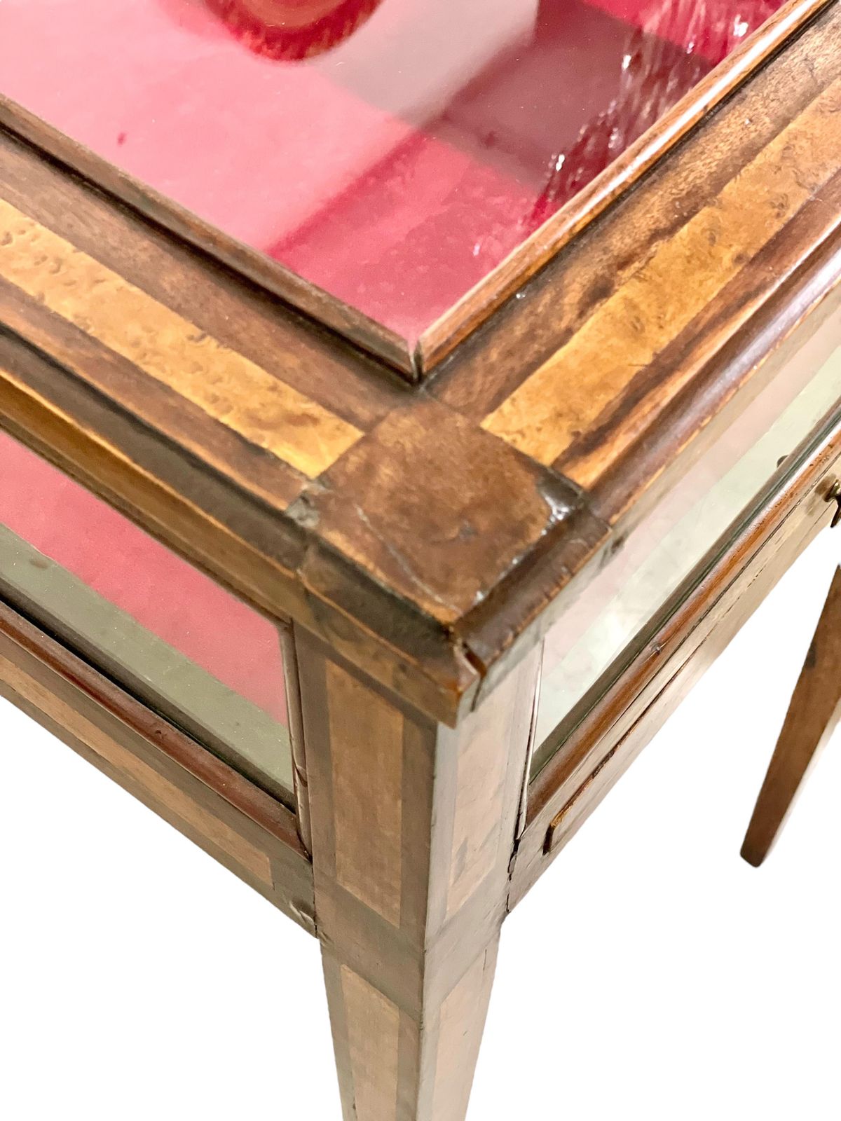 photo vintage 19th Century Walnut Inlaid Glass Display Table With Red Velvet Interior