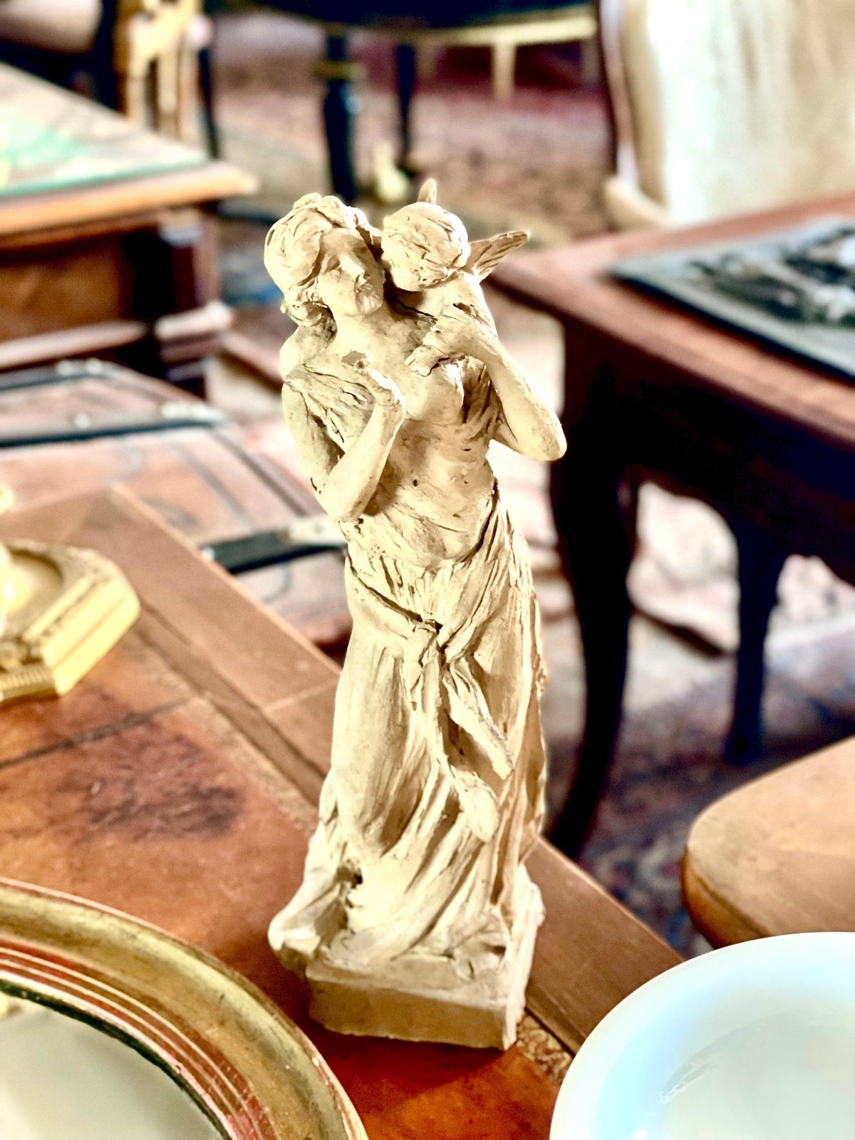 photo vintage Terracotta Statuette Of A Goddess And Winged Cherub