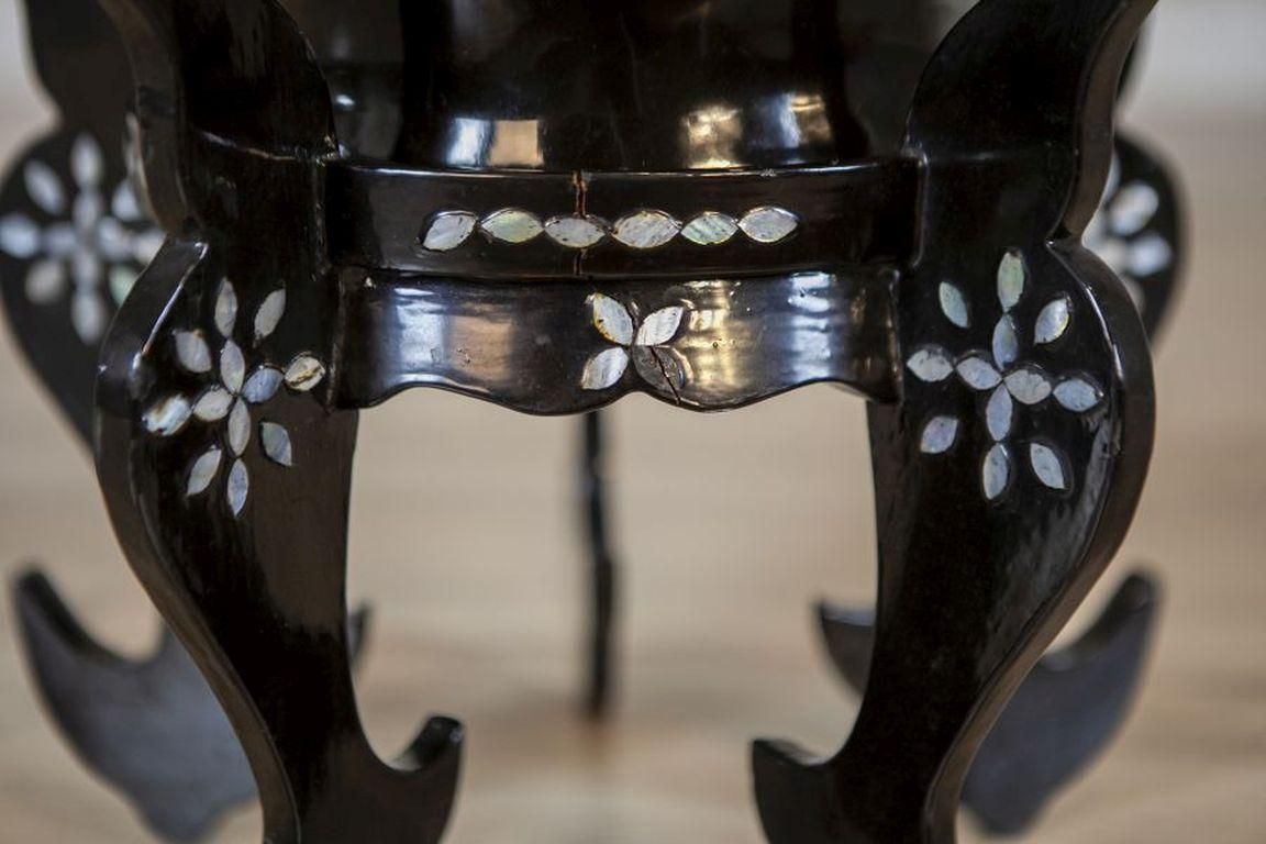 photo furniture Large Chinese Lacquer Vase From The 1960s 1970s With Mother Of Pearl Inlays