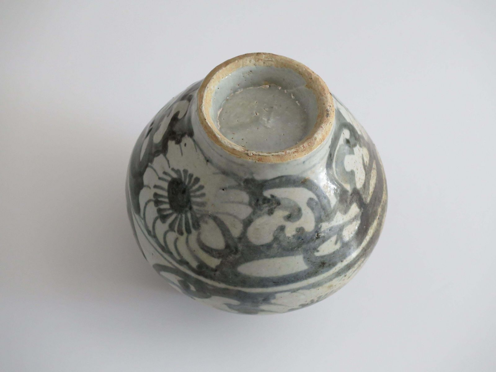 photo vintage Chinese Porcelain Ming Provincial Jar Or Vase Blue & White, Jiajing 16th Century