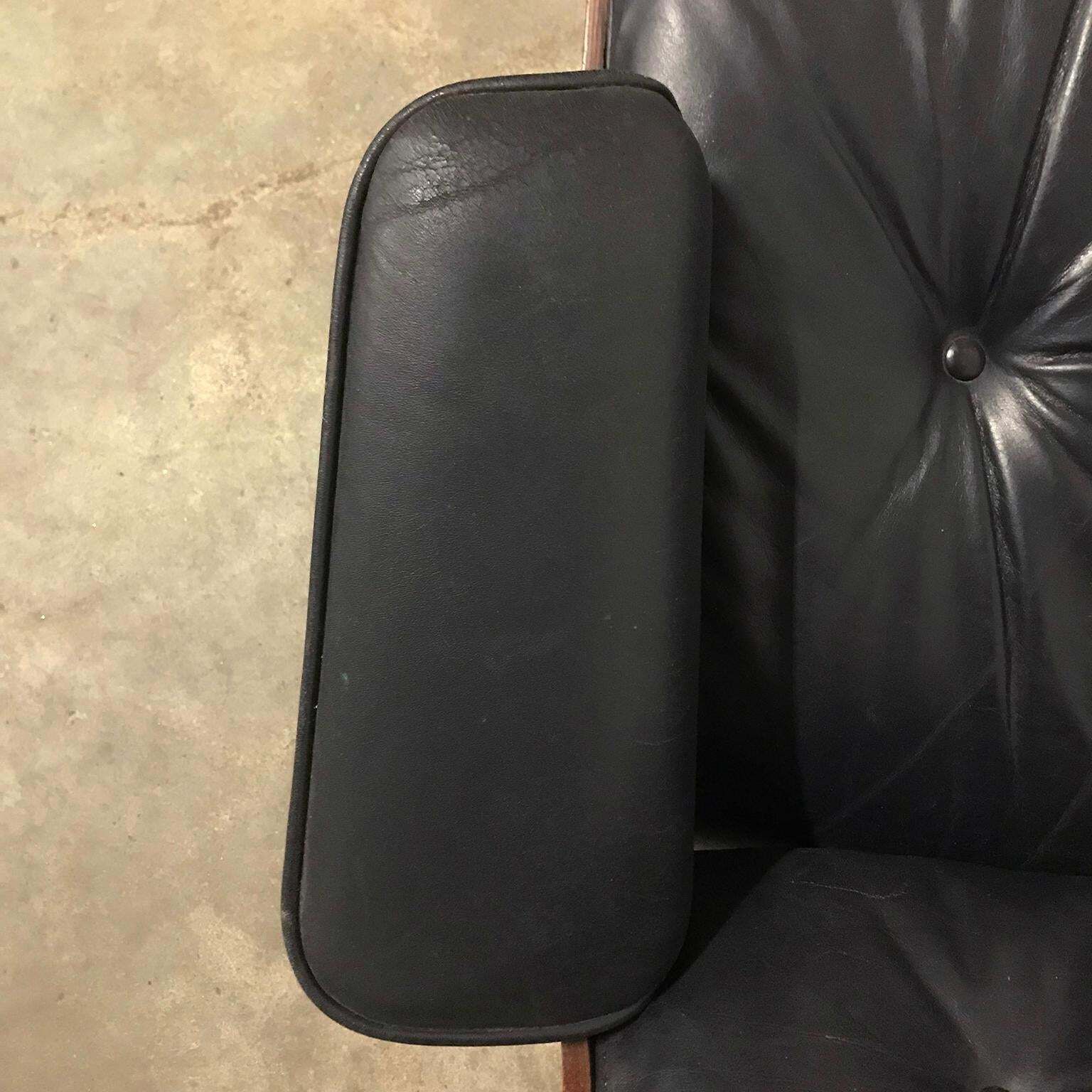 photo furniture 1956, Ray & Charles Eames Lounge Chair, Rare First Edition 1956 In Black Leather