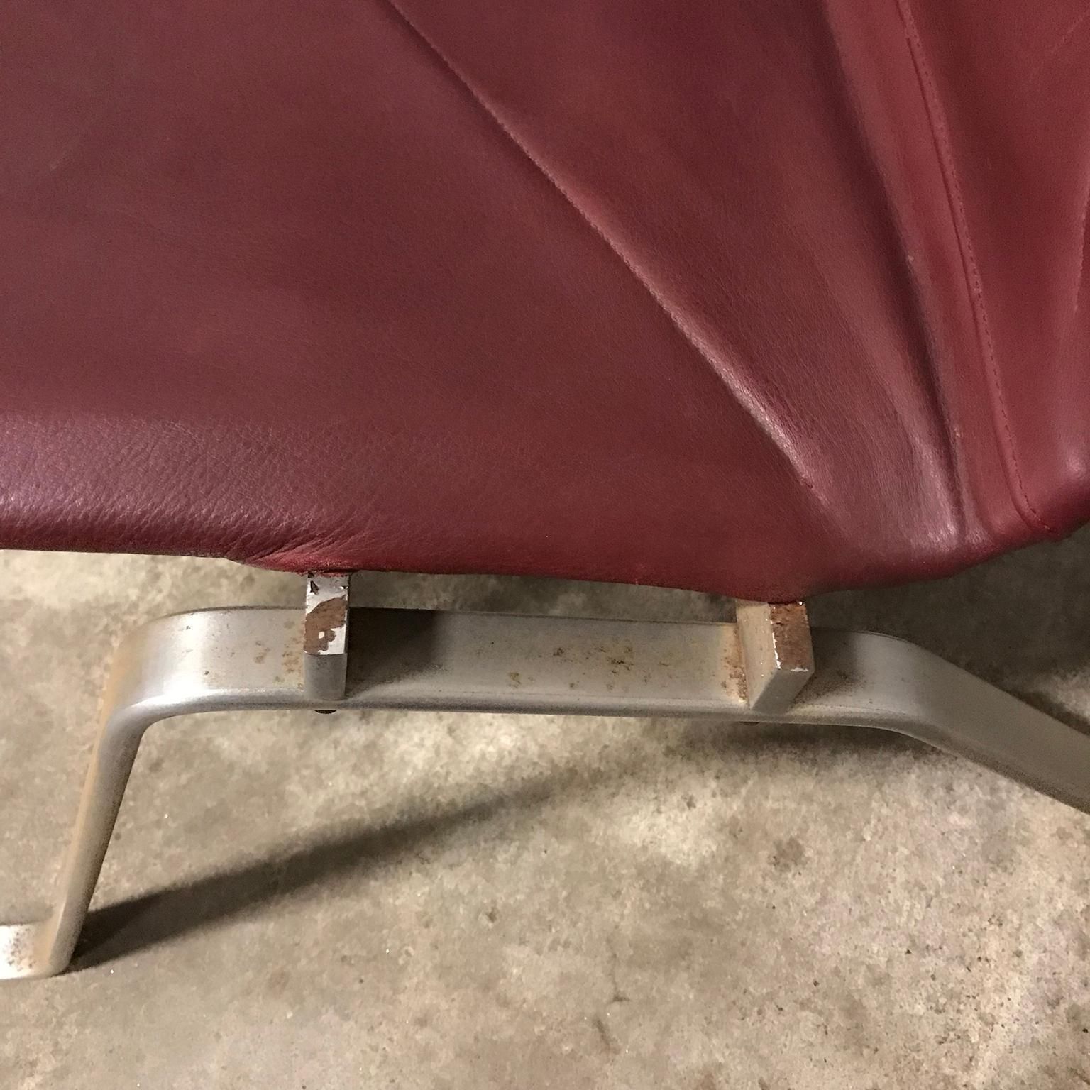 photo for sale 1956, Poul Kjaerholm For E. Kold Christensen, Pk22 Lounge Chair In Red Leather