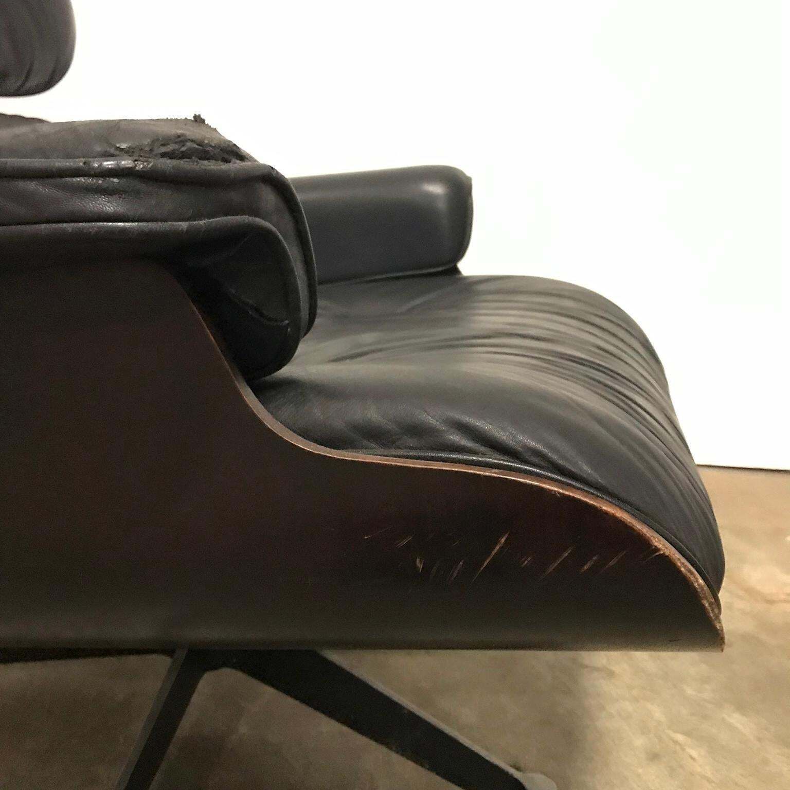 photo buy 1956, Ray & Charles Eames Lounge Chair, Rare First Edition 1956 In Black Leather