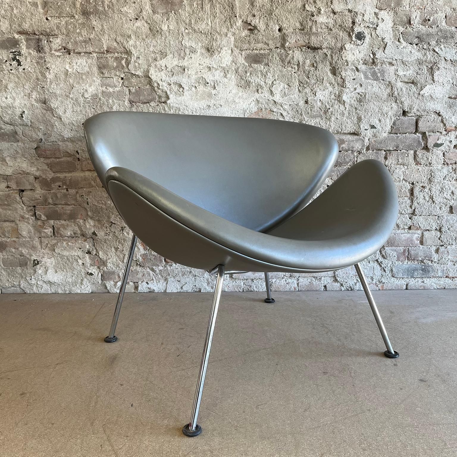 photo for sale 1960, Pierre Paulin, Original 1st Fabric Silver Grey Leather Slice Chair