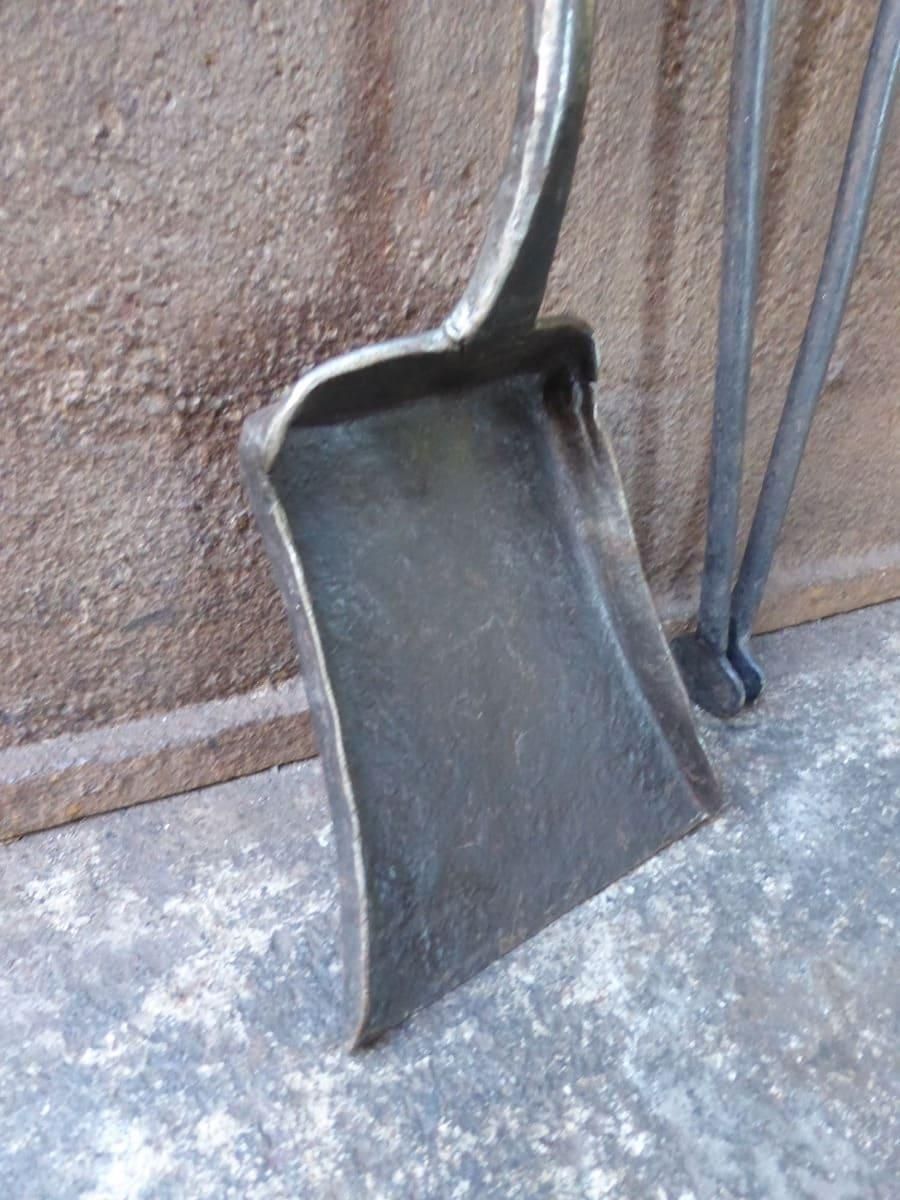 Early 18th Century Dutch Louis XIV Period Fireplace Shovel photo vinterior