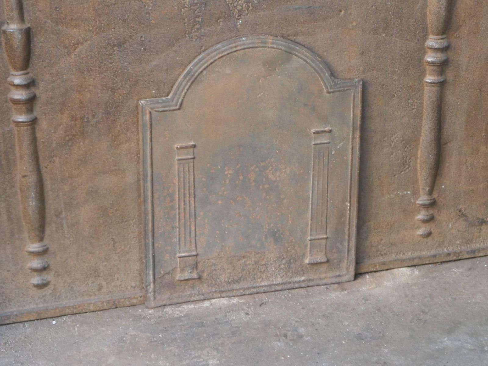 French Neoclassical 'Pillars Of Freedom' Fireback / Backsplash, Early 19th Centu photo vinterior