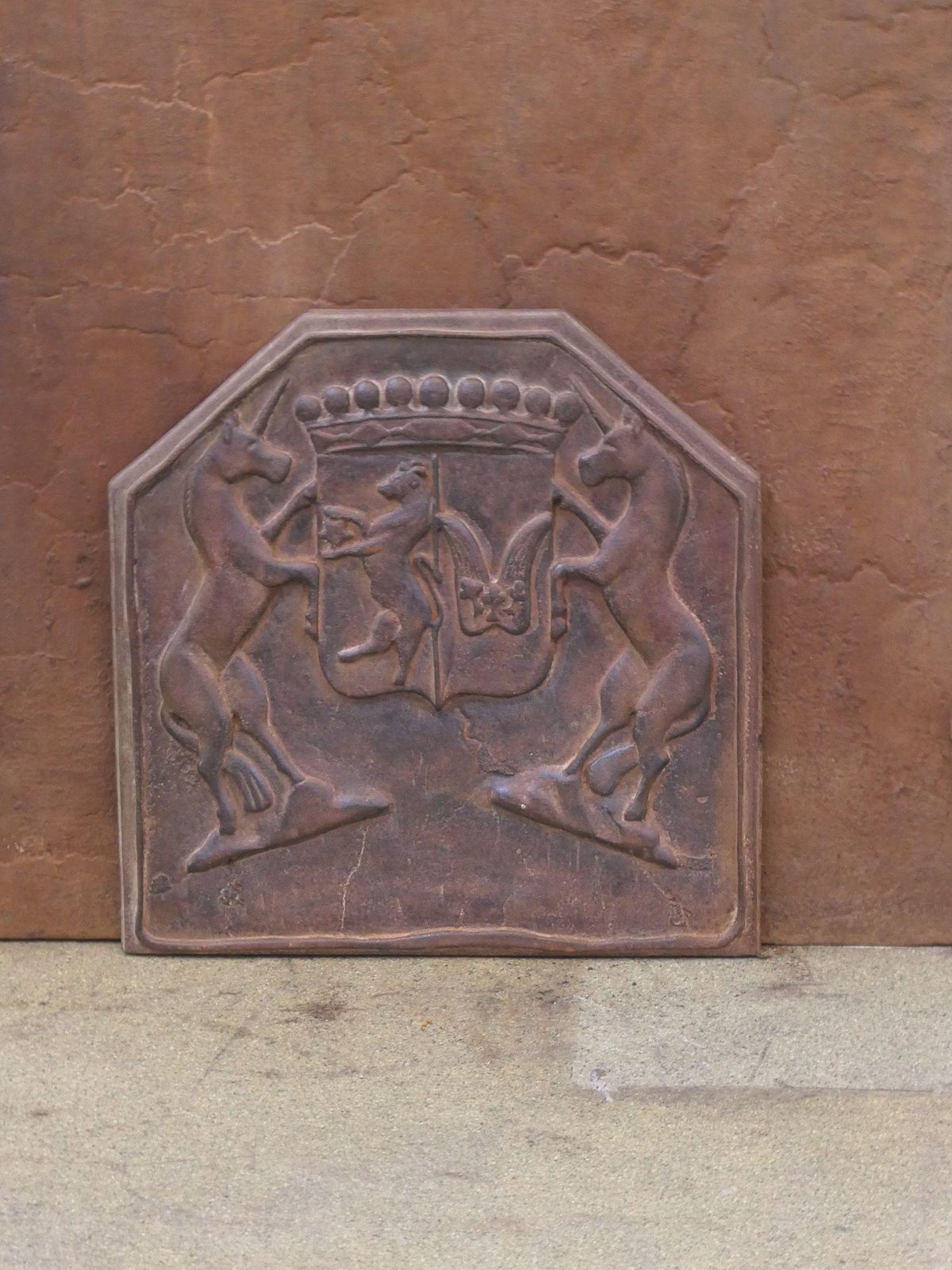 French Louis XIV 'Coat Of Arms' Fireback / Backsplash, 20th Century photo vinterior