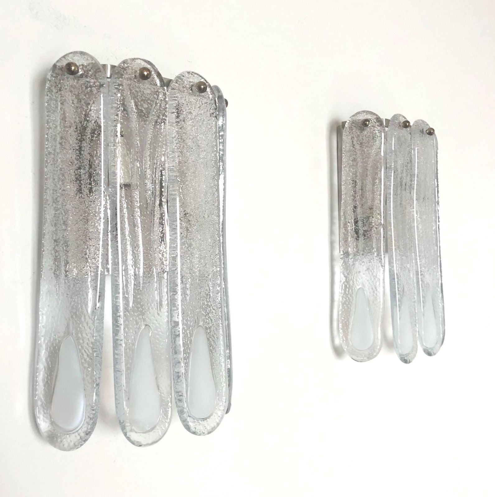 Italian Mid Century Pair Of White Murano Glass Wall Sconces By Mazzega, 1970s photo vinterior
