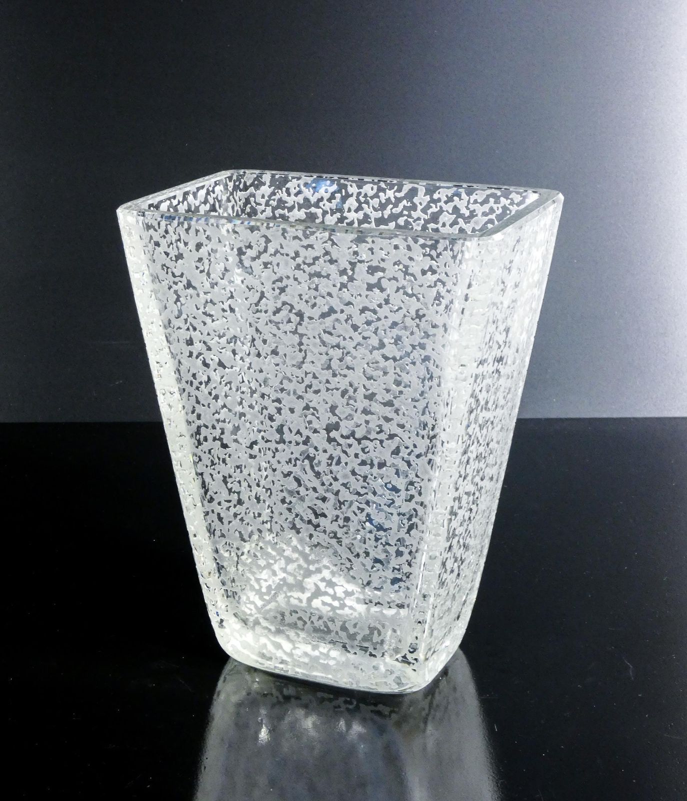 Etched Glass Vase Design Conterie & Cristallerie Murano. Anni 60 photo for sale