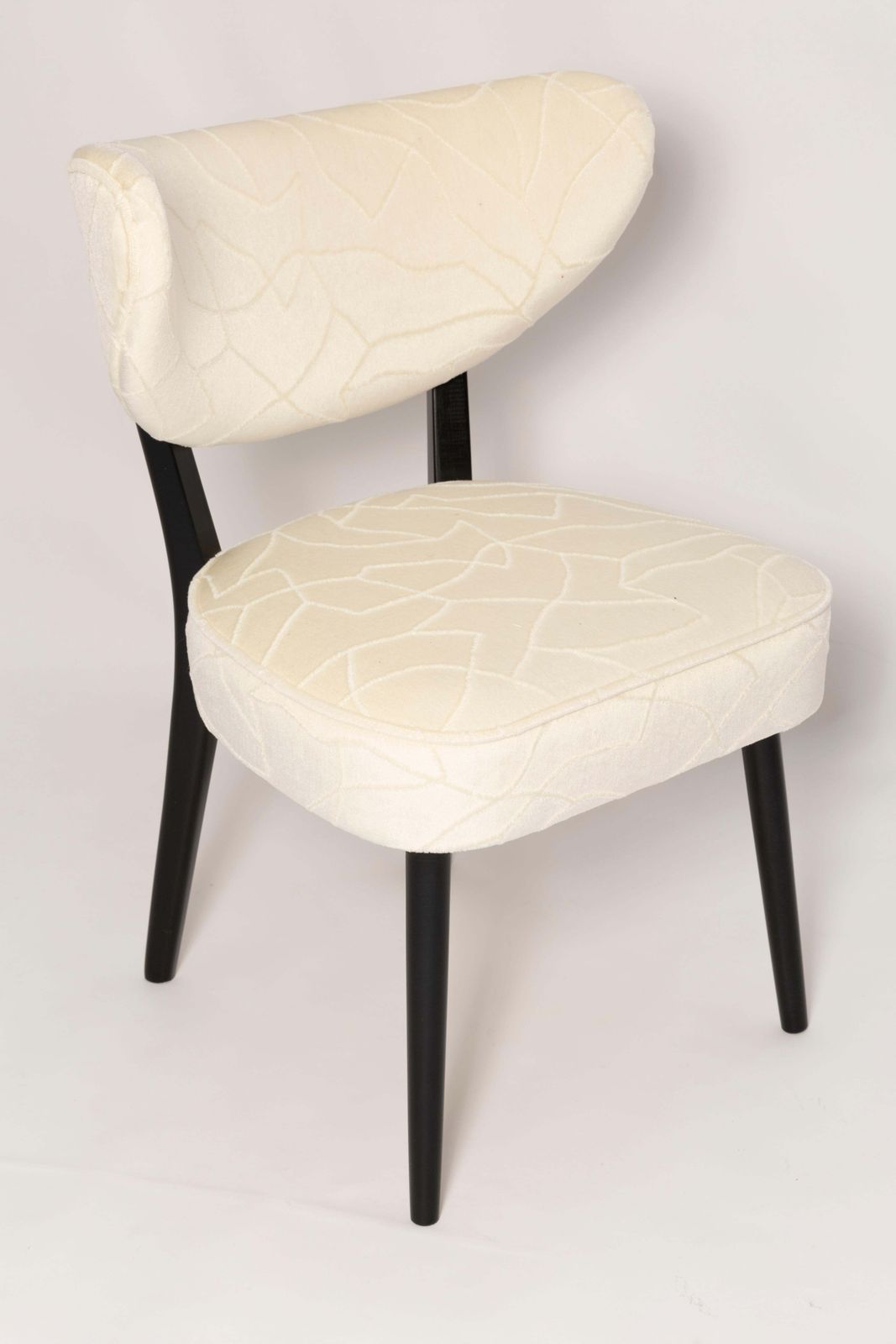 photo vinterior Mid Century And New Mixed Cruella Dalmatian Set Table And 5 Chairs, Europe, 1968