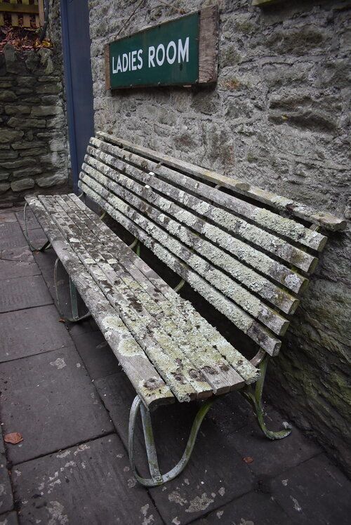 photo furniture Victorian Iron & Teak Long Garden Bench