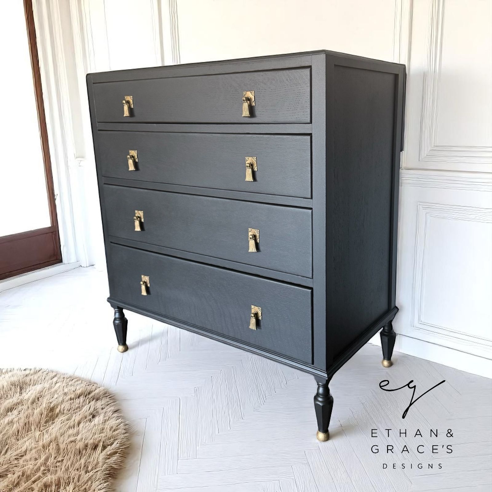 Stunning Black & Gold Oak Chest Of Drawers
