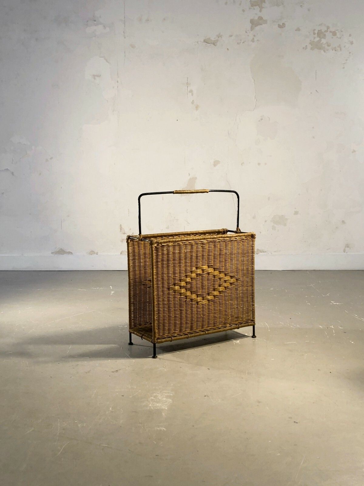 1950 Rattan Modernist Brutalist Shabby Chic Magazine Holder Audoux Minnet Mategot