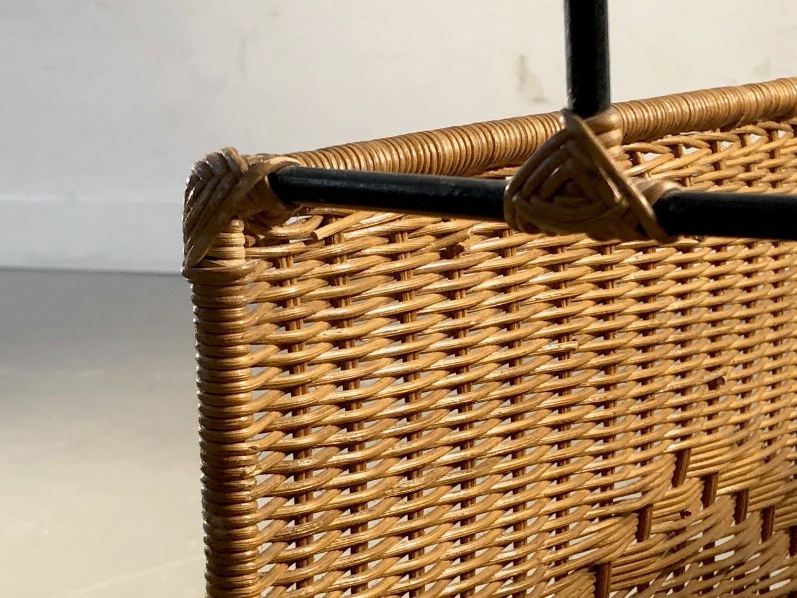 1950 Rattan Modernist Brutalist Shabby Chic Magazine Holder Audoux Minnet Mategot photo 337.0