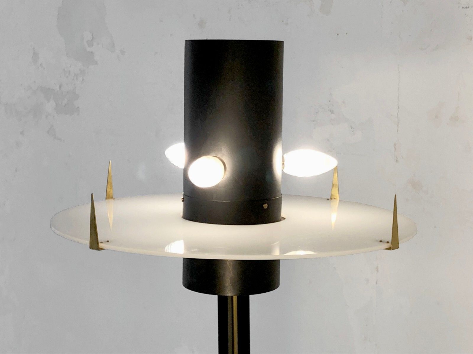photo furniture 1950 Arlus Modernist Fifties Shabby Chic Streetlight Stilnovo Arteluce Disderot