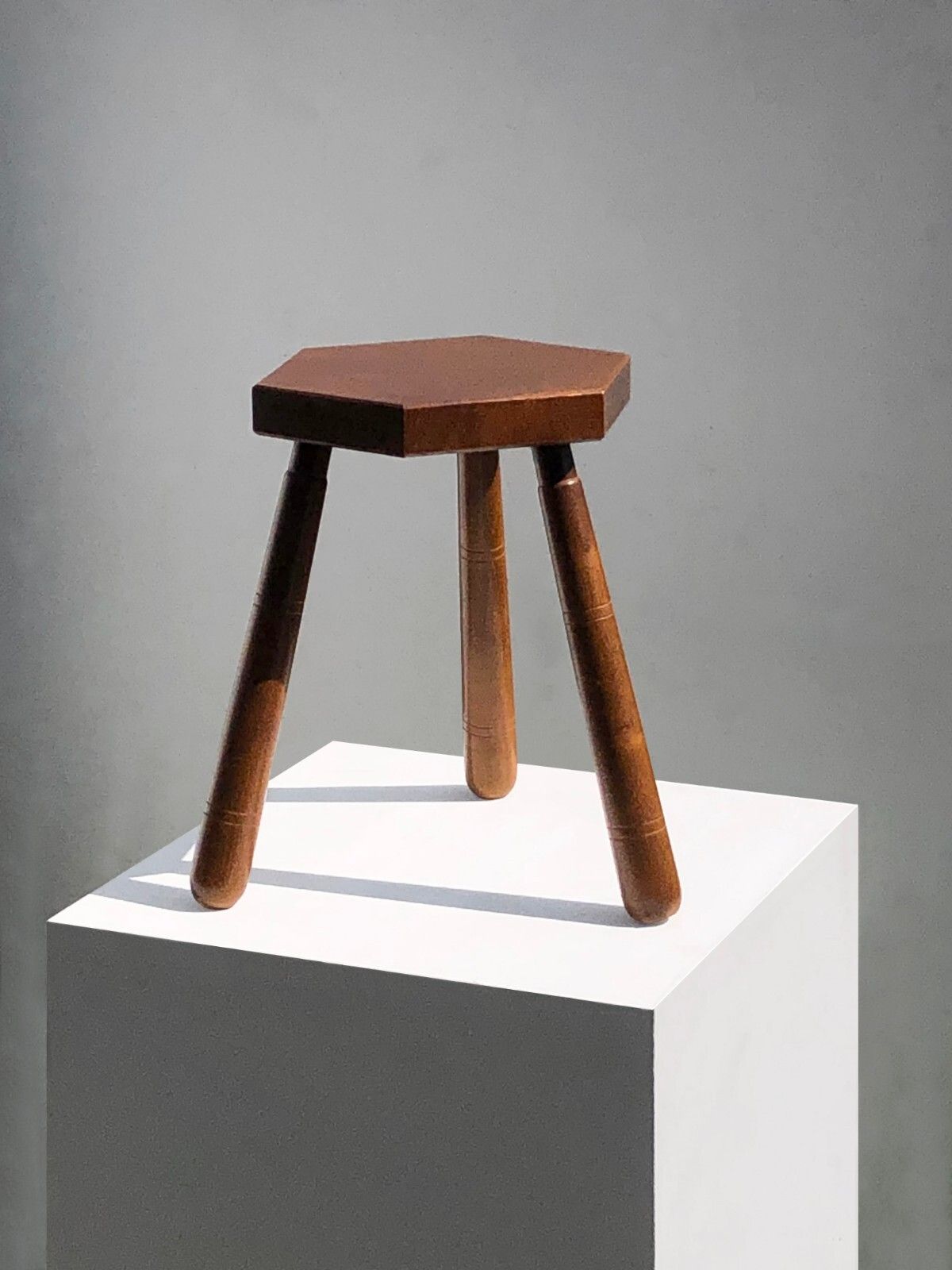 1950 Modernist Brutalist Stool Tripod Marolles Chapo Perriand Noll photo vinterior