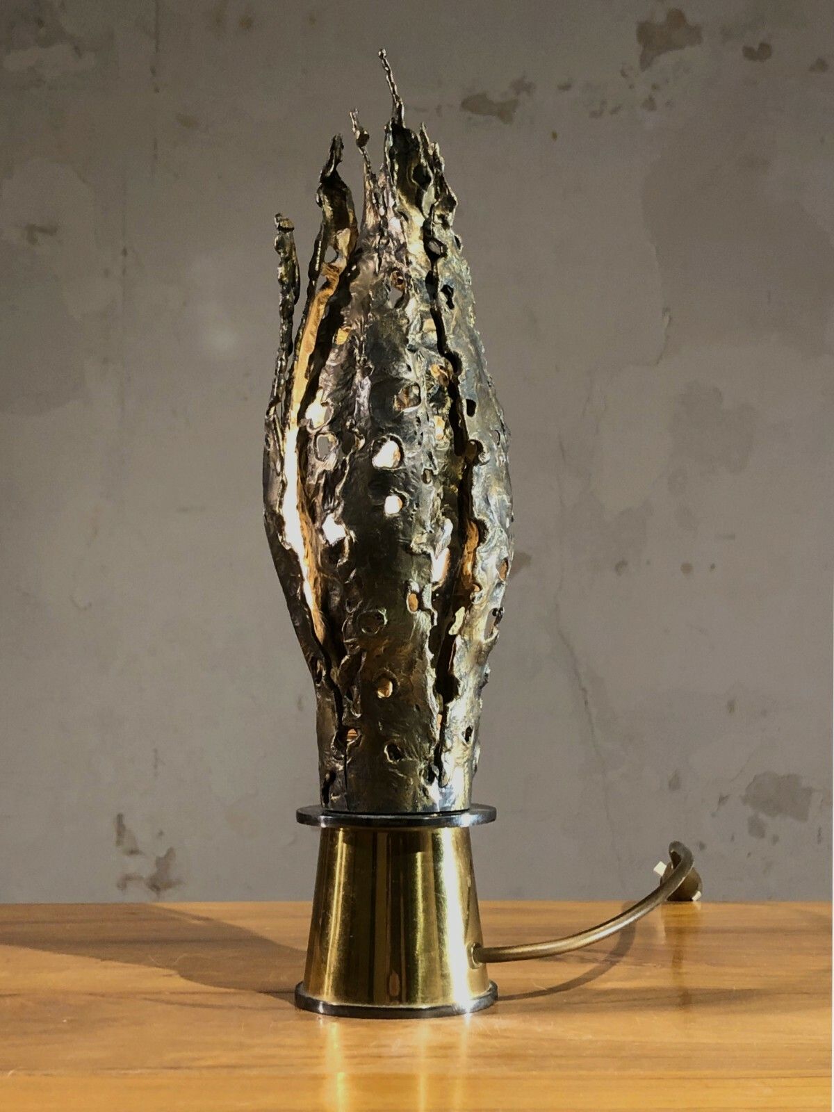 1970 Art Deco Modernist Brutalist Shabby Chic Flame Sculpture Lamp Arlus photo for sale