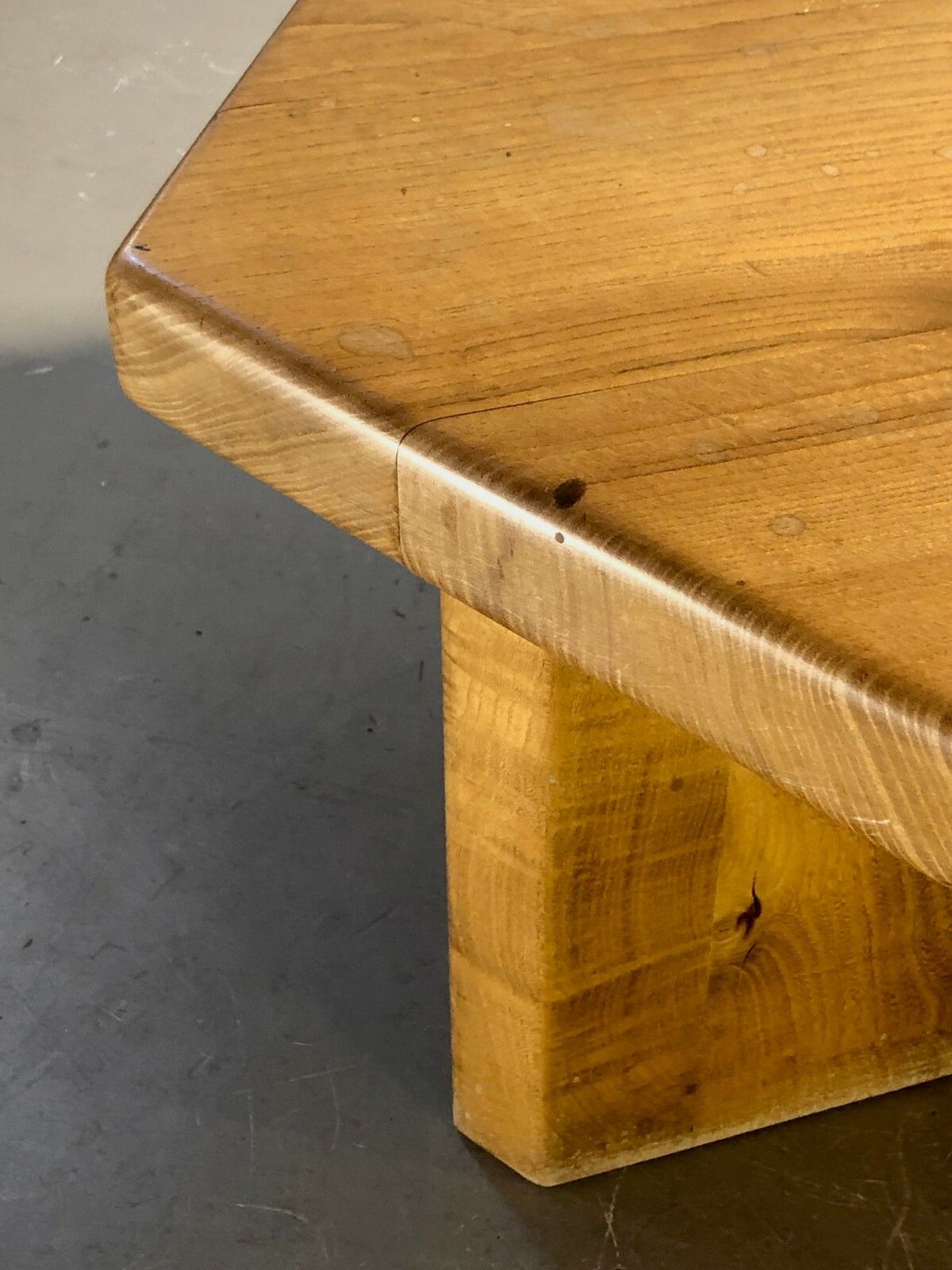photo vinterior 1950 Chapo Perriand Free Form Modernist Bedside Regain Coffee Table