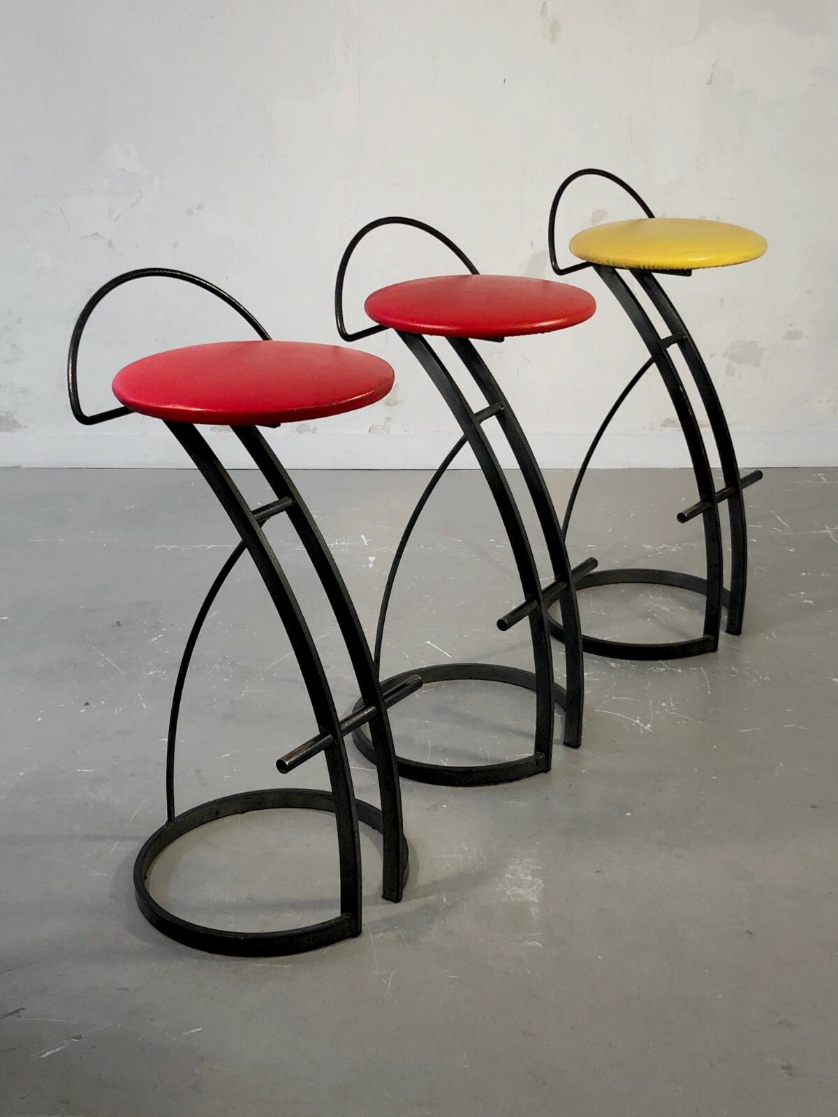 1980 3 Stools Stools Bar Modernist Memphis Mourgue Wilmotte Starck Sottsass photo for sale