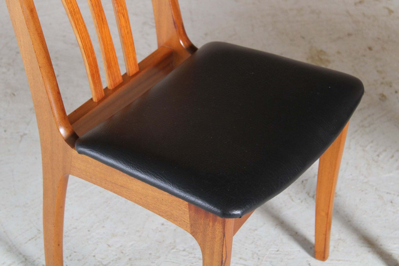photo furniture Set Of 6 Mid Century Sutcliffe 'Shannon' Teak Dining Chairs, Circa 1970s.
