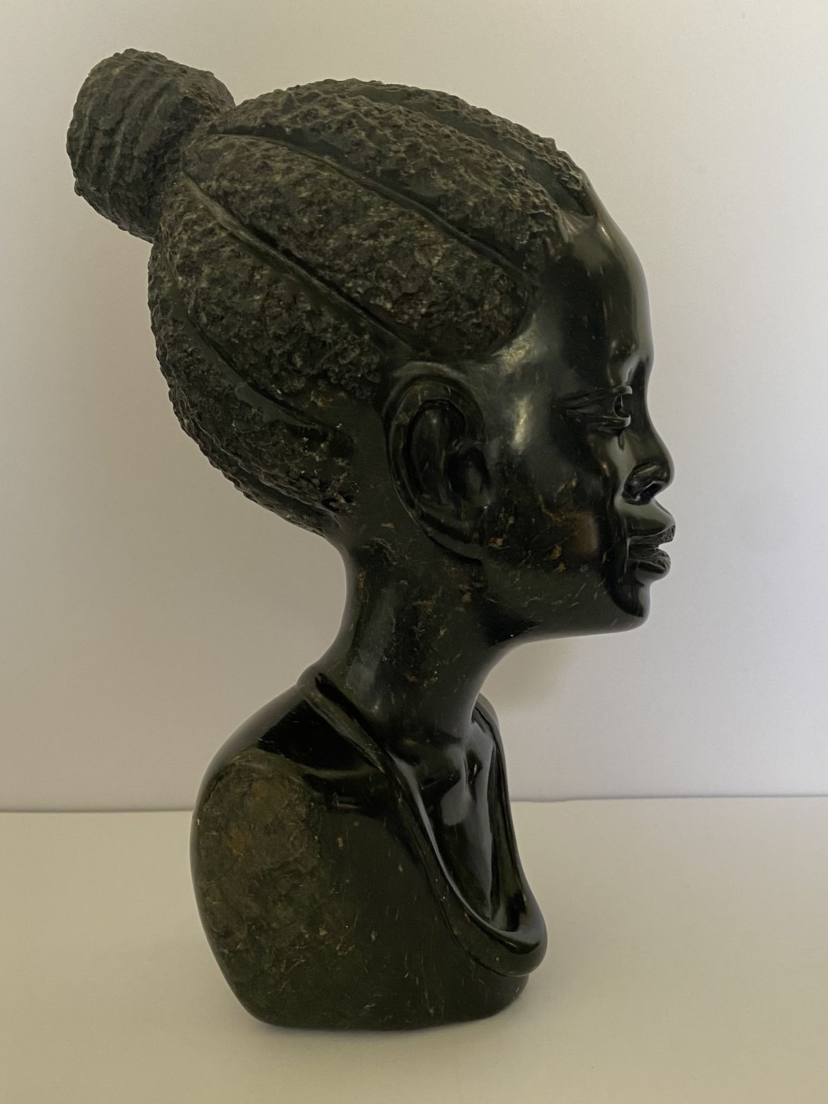 photo furniture Joel Masoka, Original Hand Carved African Female Bust/Shona Statue, Signed