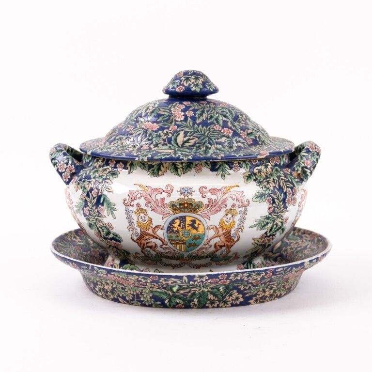 Antique 19th Century Chinese Export Hand Painted Ceramic Porcelain Dutch Armorial Tureen With Stand photo Home Decor