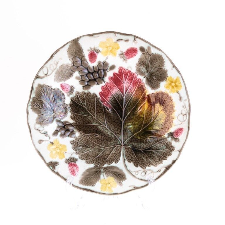Antique Wedgwood Glazed Majolica Earthenware Pottery Grape Leaves & Strawberries Plate 19th Century