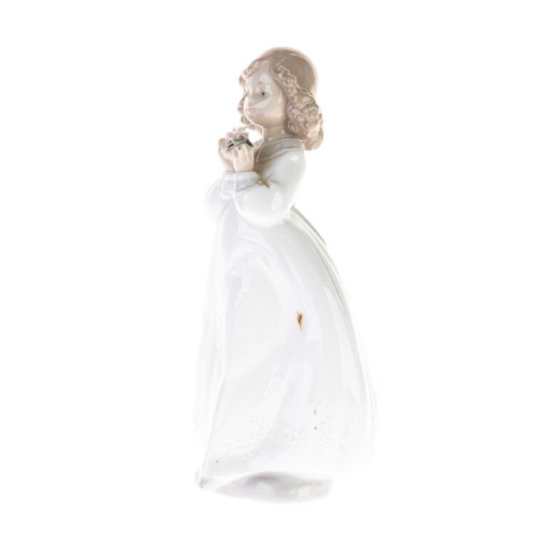 Nao By Lladro Fine Porcelain Sculpture Of A Girl With Flowers photo furniture