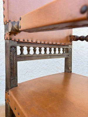 Antieke Fauteuil In Louis XIII Stijl Met Leren Bekleding photo buy