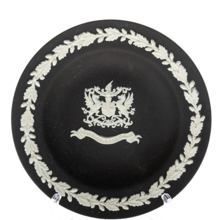 Wedgwood Black Basalt Jasperware Ceramic Porcelain City Of London Bas Relief Crested Plate photo furniture