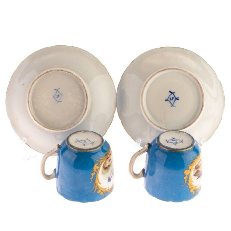 Late 18th Century French Hand Painted Sevres Bleu Celeste Porcelain Exotic Birds Teacups & Saucers photo 875.0