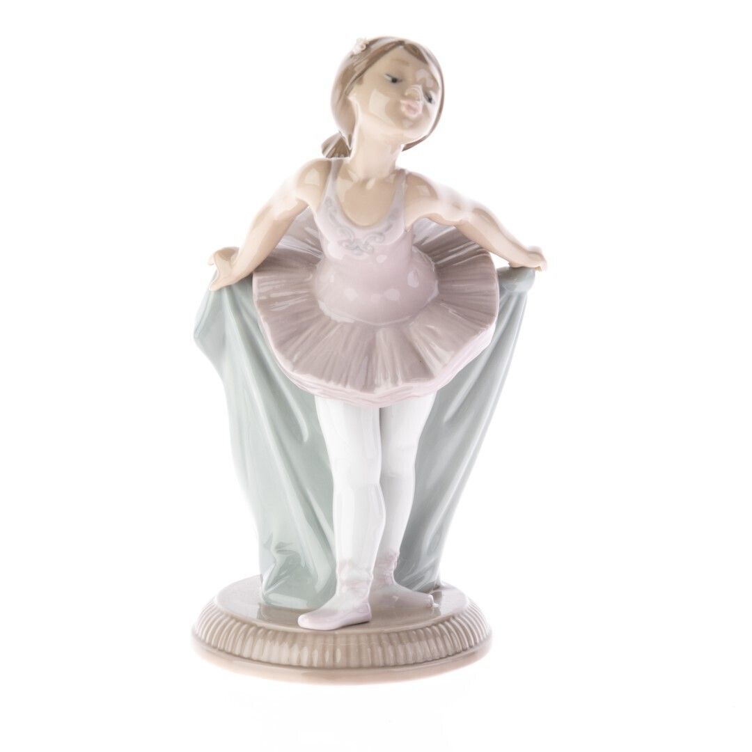 Nao By Lladro Porcelain Ceramic Pink Ballerina Sculpture