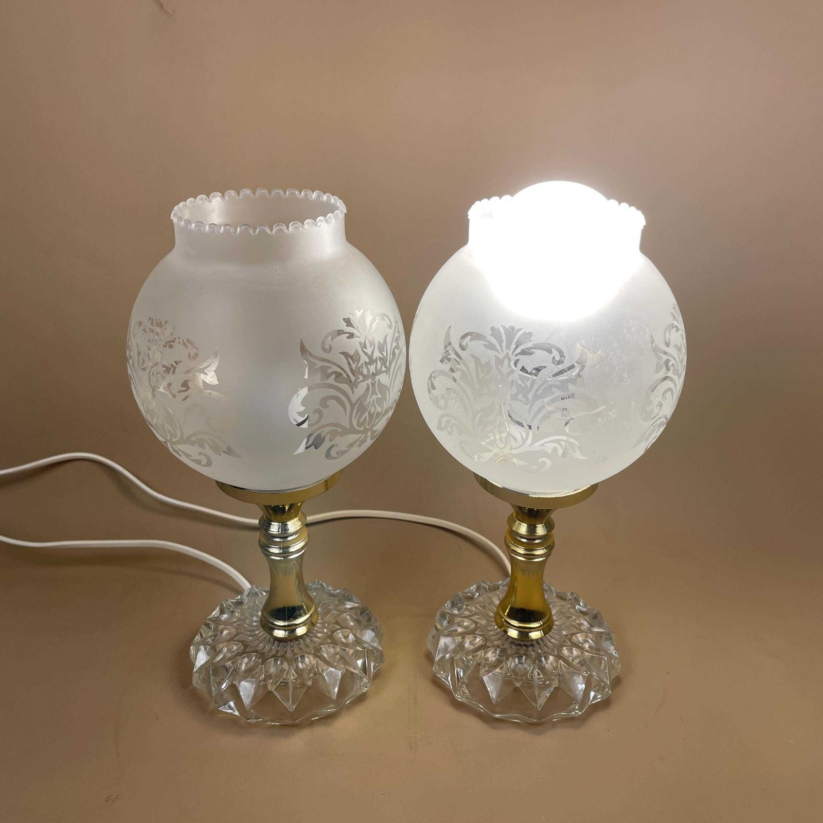 photo furniture Pair Of Vintage Art Deco Globe Lamp Bedside Table Lights Ornate Glass Floral Shade Cut Glass Base Plastic Gold Pillar