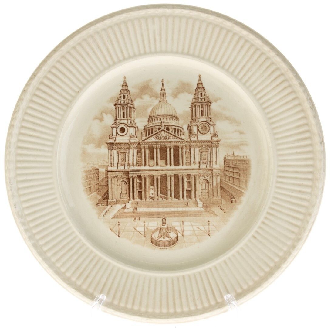 Late Art Deco Wedgwood Creamware Ceramic Pottery “Old London Views – Saint Paul’s Cathedral” Plate
