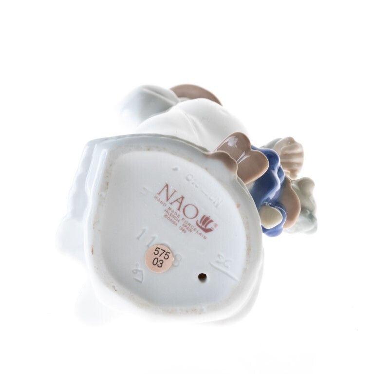 Nao By Lladro Fine Porcelain Sculpture Of A Little Girl In Pyjamas Designed By Antonio Ramos photo furniture