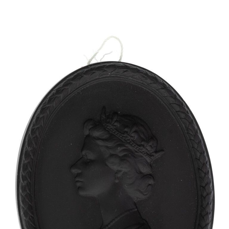 Wedgwood Black Basalt Jasperware Ceramic Porcelain Queen Elizabeth II Silver Wedding Portrait Medallion photo for sale