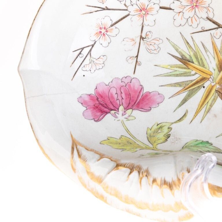 Antique 18th Century Wedgwood Creamware Pottery Shell Dish Hand Painted With Japanese Blossoms photo for sale
