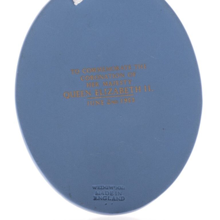 Wedgwood Blue Jasperware Ceramic Porcelain Queen Elizabeth II Portrait Medallion Laurel Leaf Plaque photo 85.0